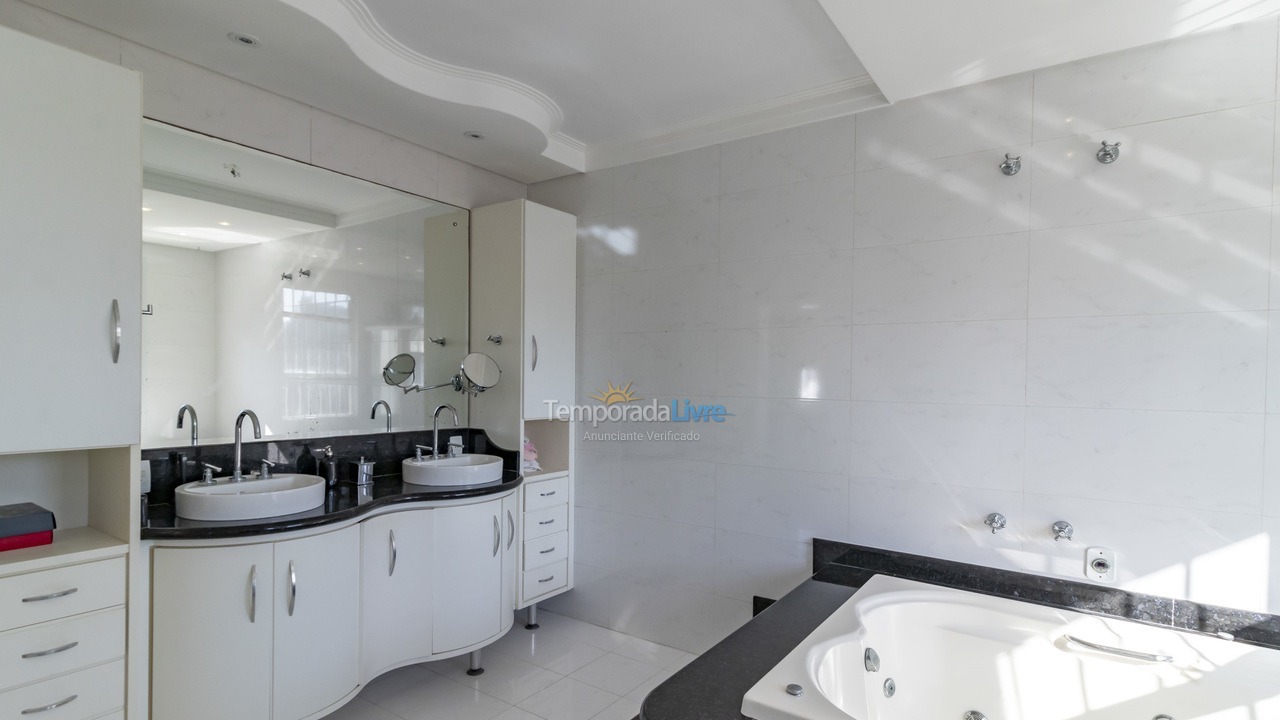 Casa para aluguel de temporada em Florianópolis (Jurere Tradicional)