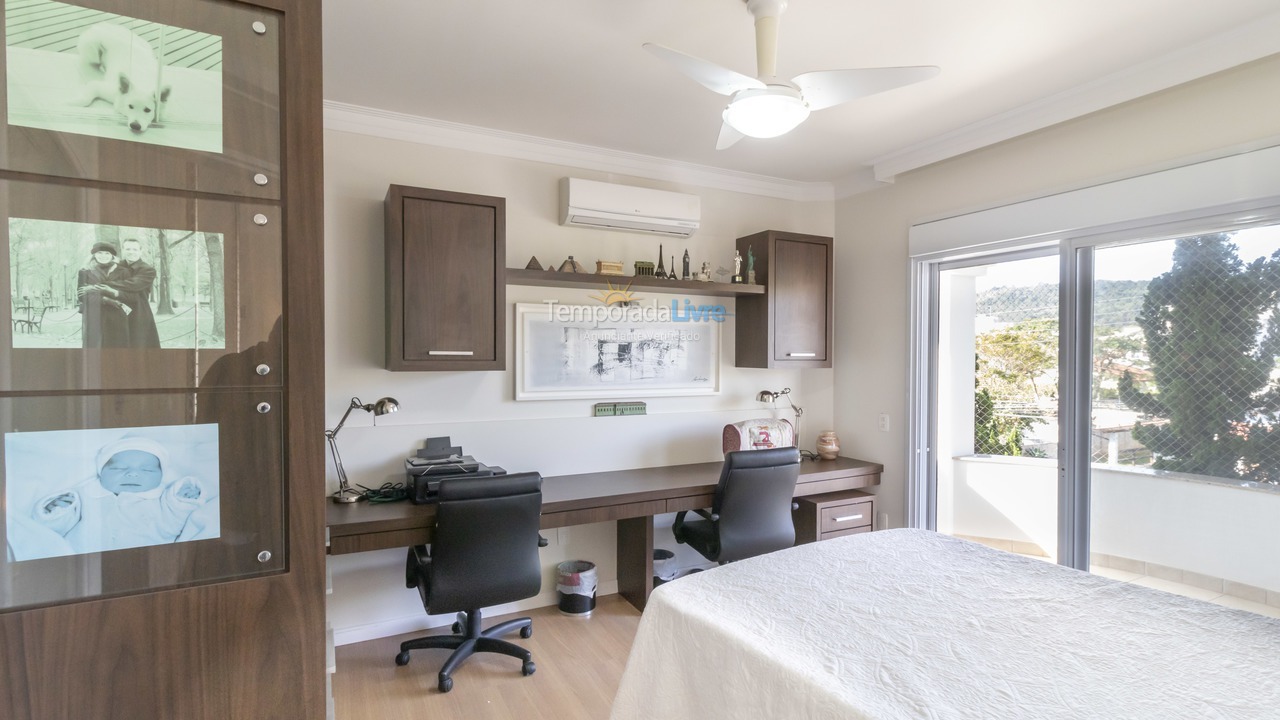 Casa para aluguel de temporada em Florianópolis (Jurere Tradicional)