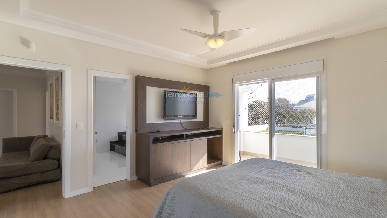 Casa para aluguel de temporada em Florianópolis (Jurere Tradicional)