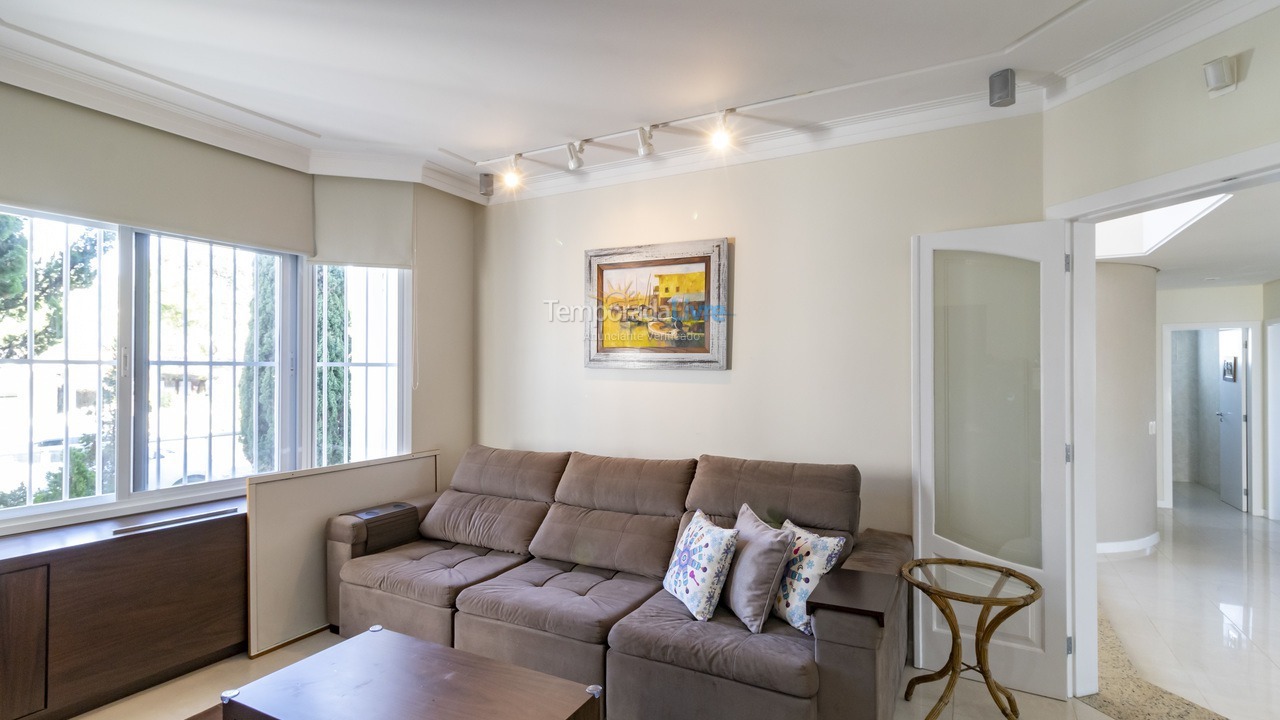 Casa para aluguel de temporada em Florianópolis (Jurere Tradicional)