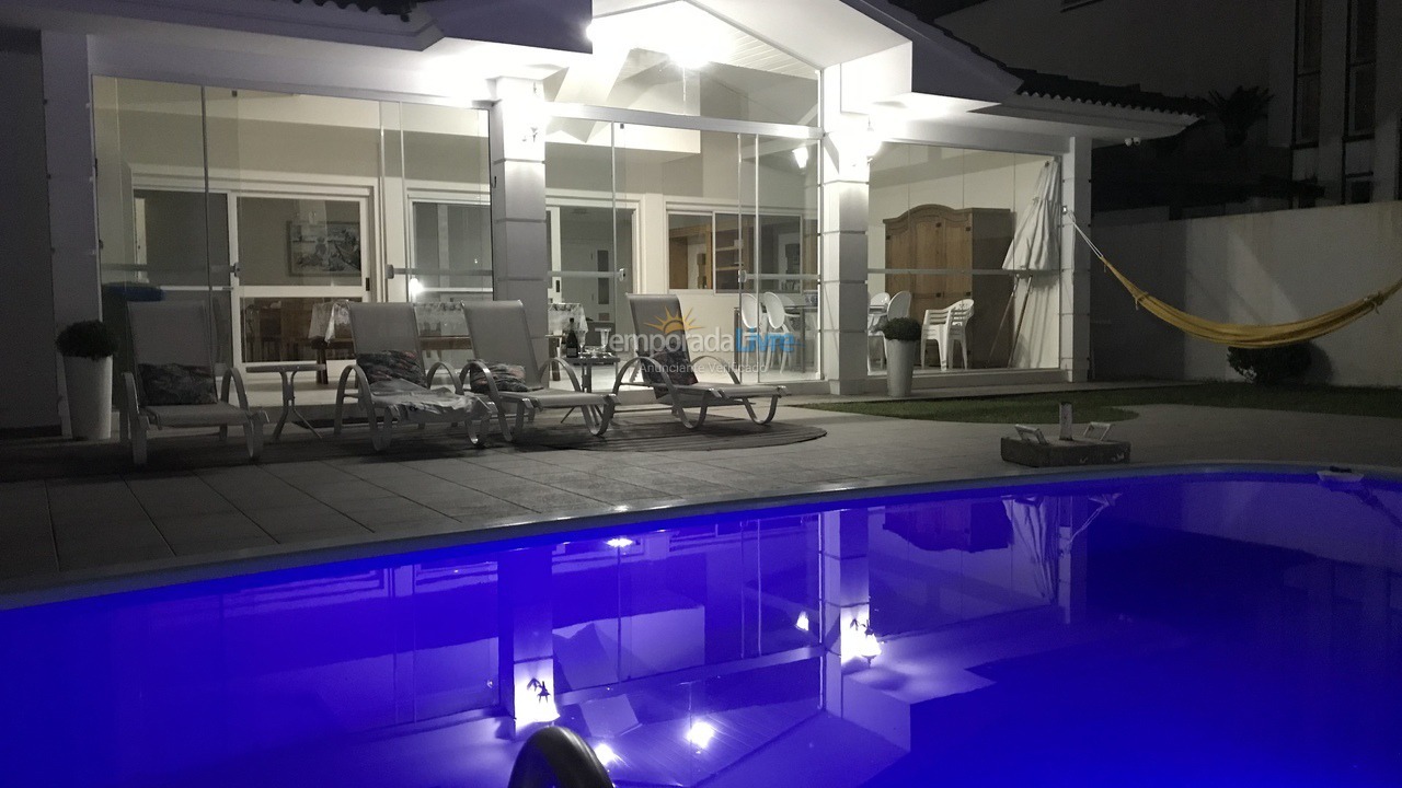 Casa para aluguel de temporada em Florianopolis (Jurerê Internacional)
