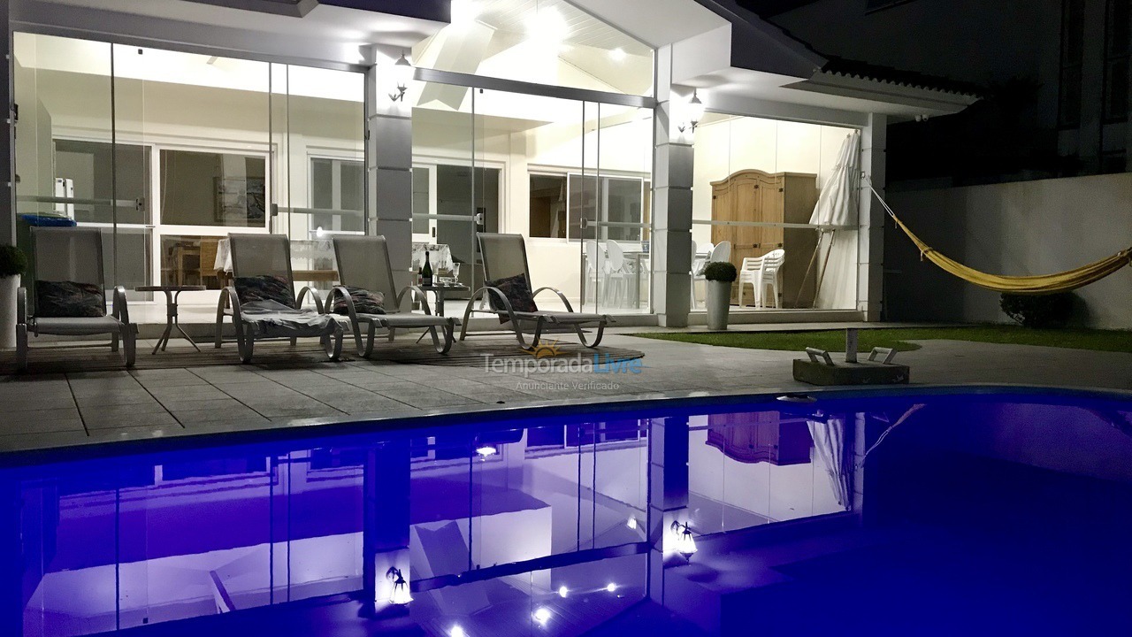 Casa para aluguel de temporada em Florianopolis (Jurerê Internacional)