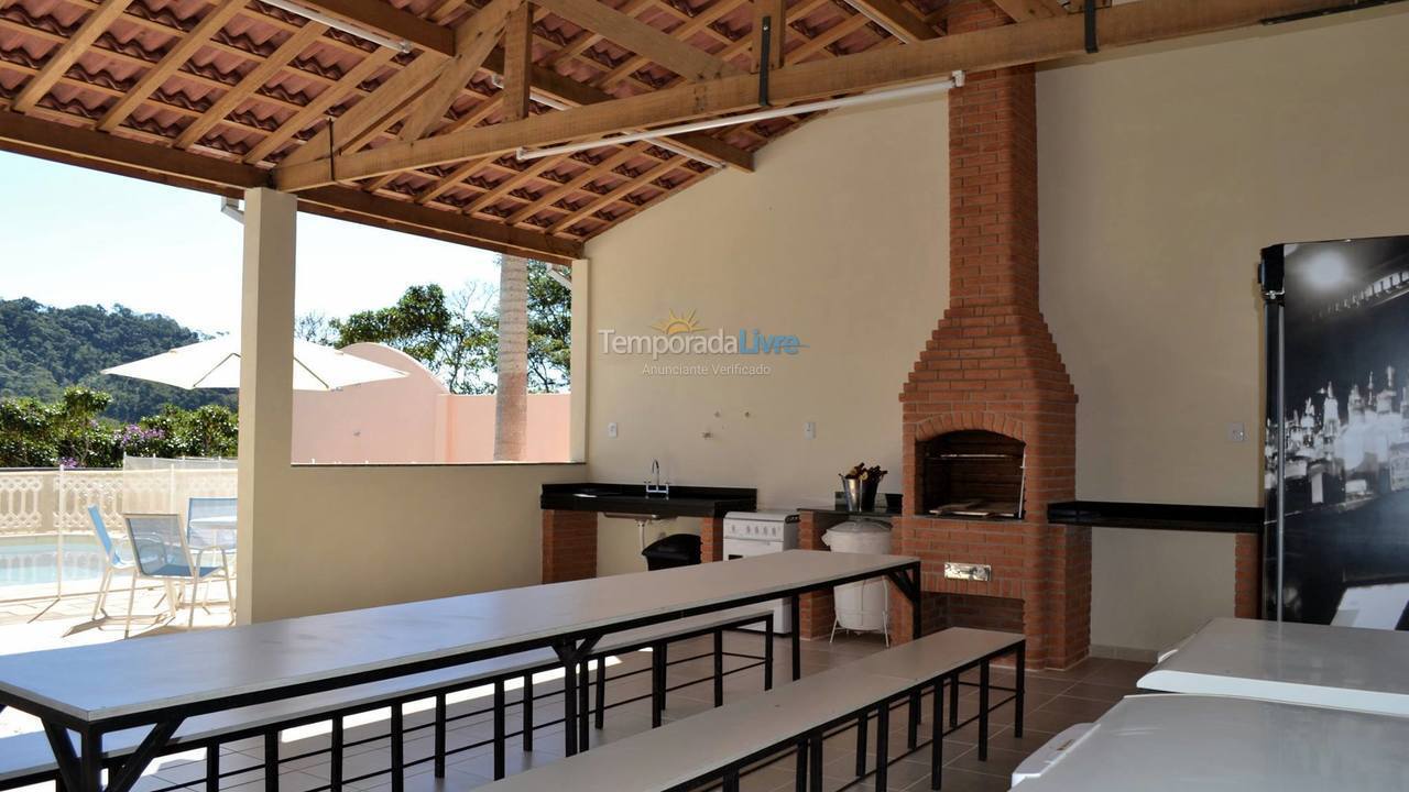 Granja para alquiler de vacaciones em Paraibuna (Bairro dos Macacos)