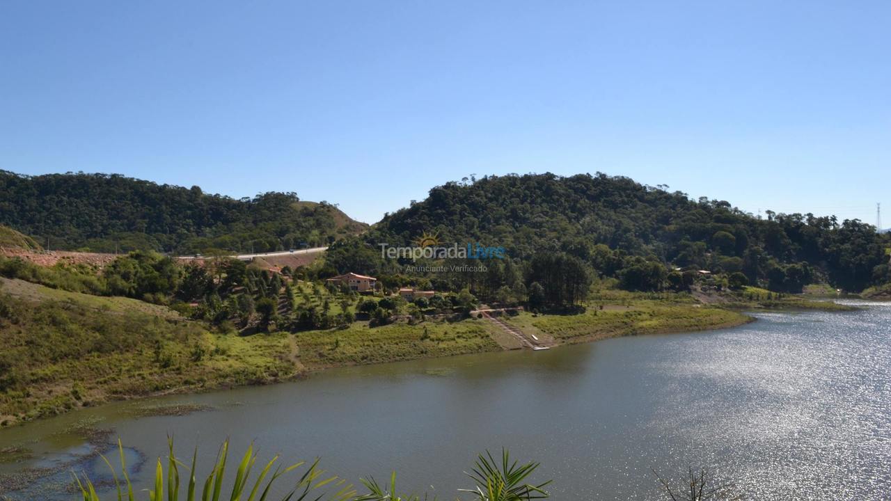 Granja para alquiler de vacaciones em Paraibuna (Bairro dos Macacos)