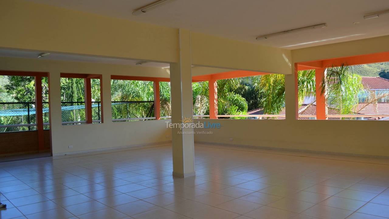 Granja para alquiler de vacaciones em Paraibuna (Bairro dos Macacos)