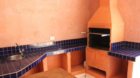 churrasqueira ao lado cozinha e piscina