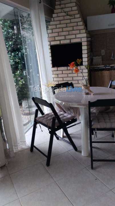 Casa para aluguel de temporada em Bombinhas (Praia de Zimbros)