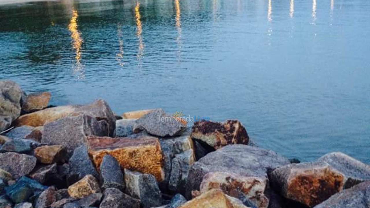 Casa para aluguel de temporada em Bombinhas (Praia de Zimbros)