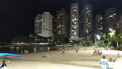 Praia das Astúrias a noite