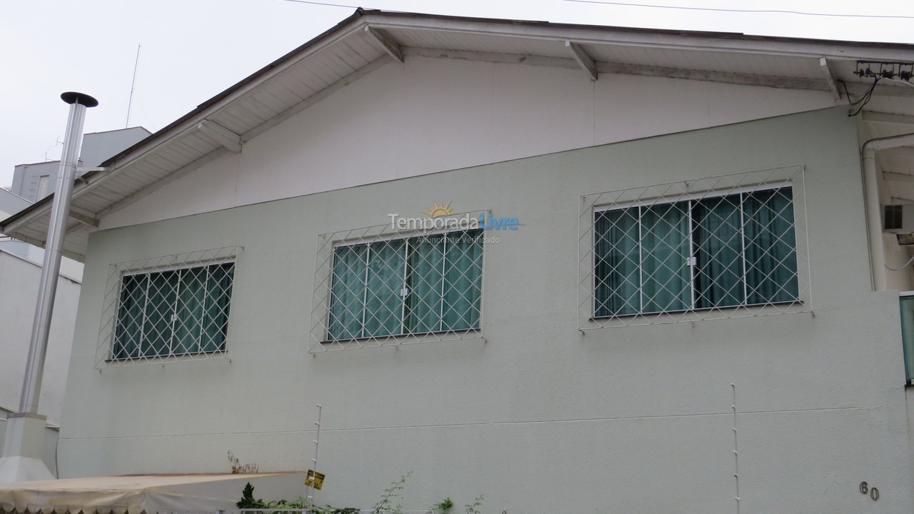 Apartamento para alquiler de vacaciones em Balneário Camboriú (Praia Central)