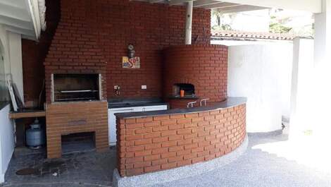 Maravilhosa casa para temporada em Guarujá 80 metros do mar