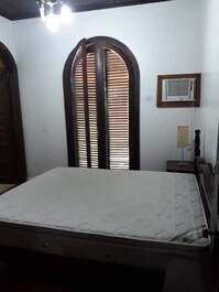 Maravilhosa casa para temporada em Guarujá 80 metros do mar