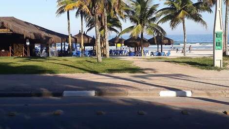 Casa de alto padrão frente a praia (melhor localização da Enseada)