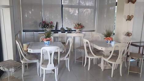 Casa de alto padrão frente a praia (melhor localização da Enseada)