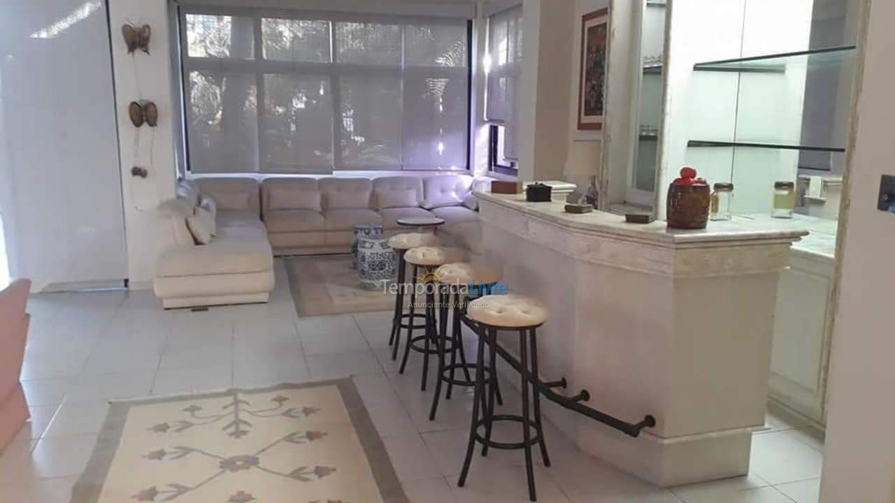 Casa para aluguel de temporada em Guarujá (Enseada)