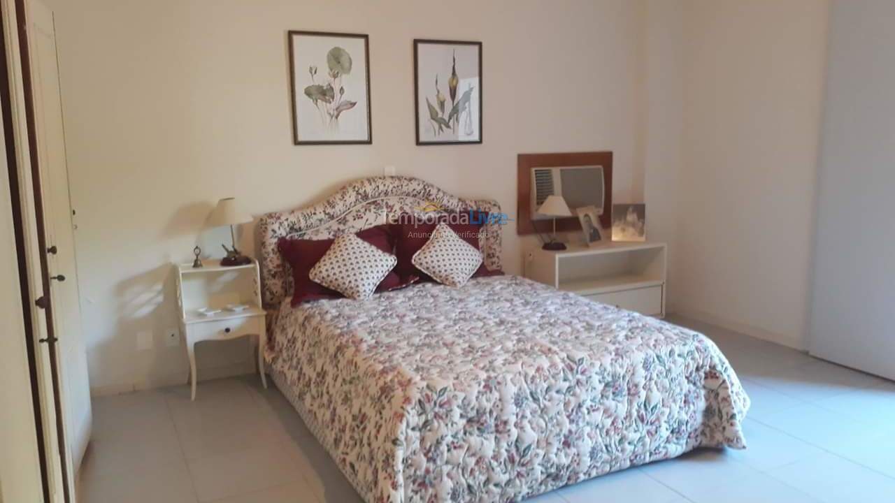 Casa para aluguel de temporada em Guarujá (Enseada)