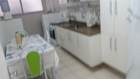 Ap.3 Qtos, WIFI Esq. c/ Beira Mar c/ Vista - 1 suite - 03 BANH