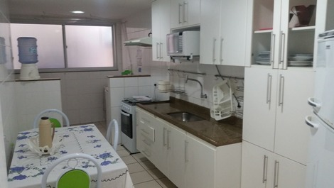 Ap.3 Qtos, WIFI Esq. c/ Beira Mar c/ Vista - 1 suite - 03 BANH