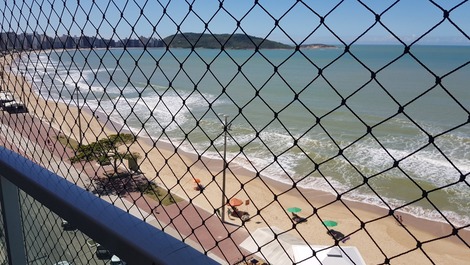 Apt. 03 habitaciones - FRENTE AL MAR 01 suite- balcón con vista y pantalla prot.