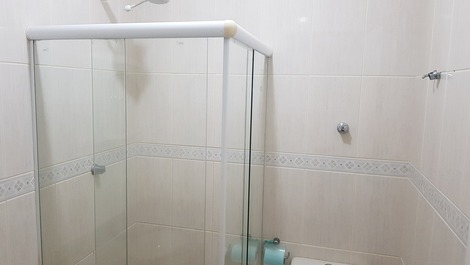 Apt. 03 habitaciones - FRENTE AL MAR 01 suite- balcón con vista y pantalla prot.