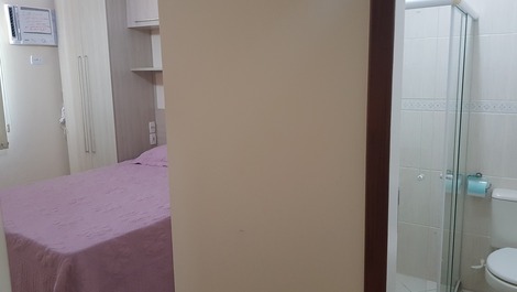 Apt. 03 habitaciones - FRENTE AL MAR 01 suite- balcón con vista y pantalla prot.