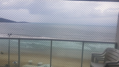 Fit w /. 4 bedrooms of which 2 are suites for 10 PEOPLE, by the sea