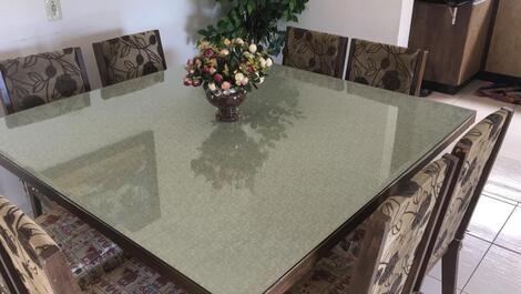 Mesa de jantar com 8 lugares