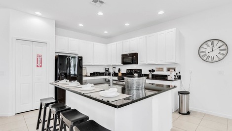 Beautiful Home Close to Disney and Walmart