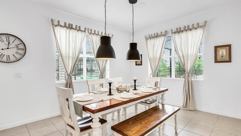 Beautiful Home Close to Disney and Walmart