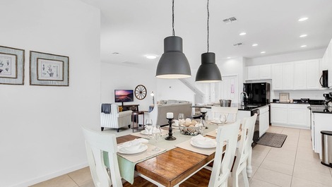 Beautiful Home Close to Disney and Walmart