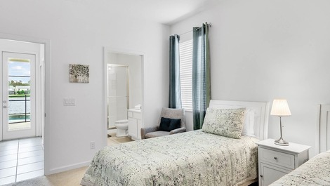 Beautiful Home Close to Disney and Walmart