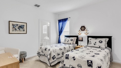 Beautiful Home Close to Disney and Walmart