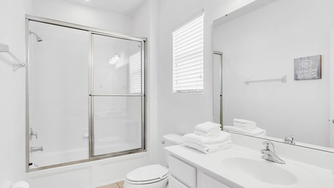 Beautiful Home Close to Disney and Walmart