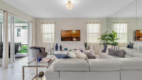 Beautiful House with Themed Room in Kissimmee