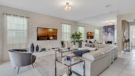 Beautiful House with Themed Room in Kissimmee