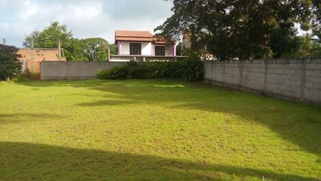 Casa 3 quartos, 7 pessoas, 1km da praia de Cabrália, Bahia.
