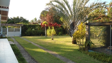 Casa 3 quartos, 7 pessoas, 1km da praia de Cabrália, Bahia.