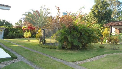 Casa 3 quartos, 7 pessoas, 1km da praia de Cabrália, Bahia.