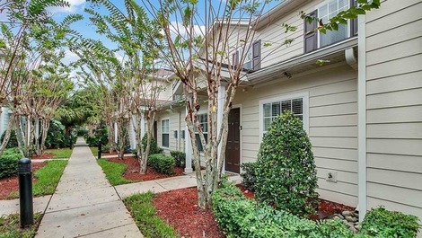 Cozy Home Near Disney