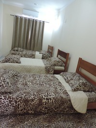 Cod. 002, House, 4/4, 20 people, Alto do Mundaí.