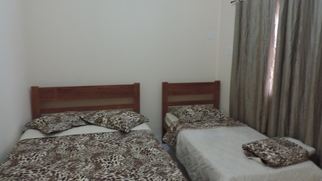 Cod. 002, House, 4/4, 20 people, Alto do Mundaí.