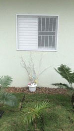 Beautiful Apt Maranduba, Wi-Fi, private barbecue, 2 parking