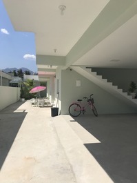 Beautiful Apt Maranduba, Wi-Fi, private barbecue, 2 parking