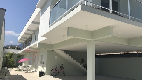 Beautiful Apt Maranduba, Wi-Fi, private barbecue, 2 parking