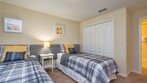 Beautiful Home in Kissimmee - Complete for the Holidays