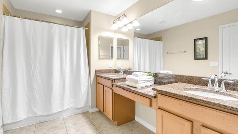 House in gated community, comfortable and complete