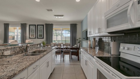 House For 16 Guests With Good Location In Davenport