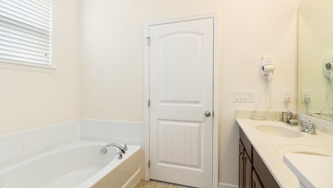 Equipped House in Beautiful Condo Close to Disney