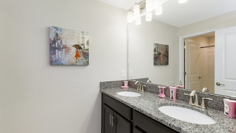 Bela Casa em Condomínio Fechado - Cozinha Completa