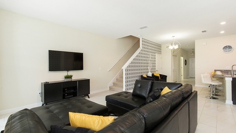 Luxury Condominium House - Great Location Close to the Parks